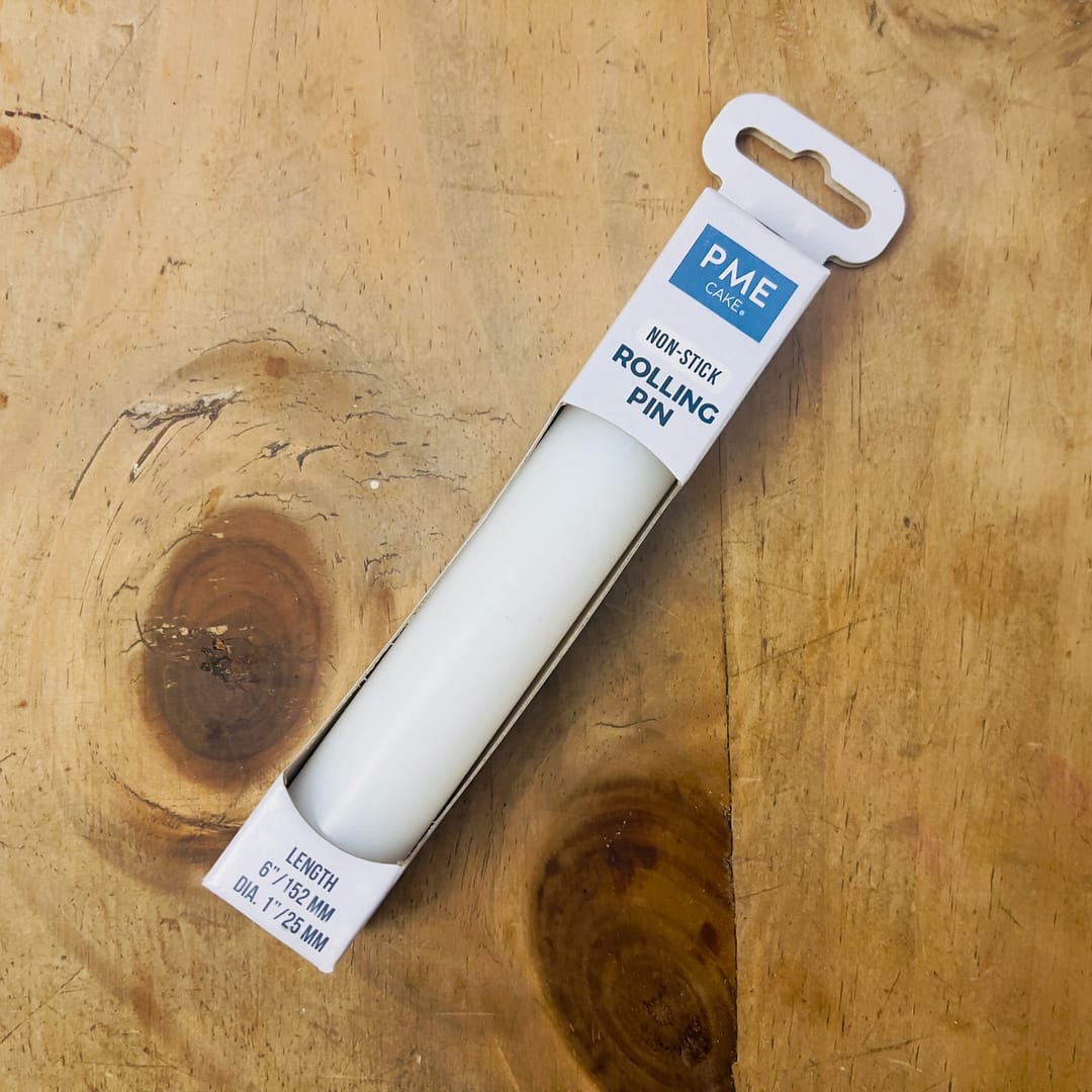 A 6” non stick rolling pin from trusted cake decorating brand PME.