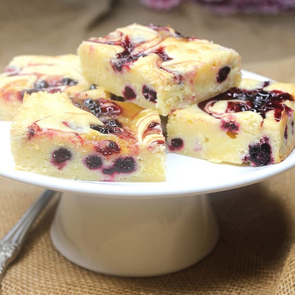 BLACKCURRANT AND LEMON GLUTEN-FREE BLONDIES