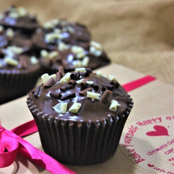 ULTIMATE CHOCOLATE CUPCAKES BAKING KIT